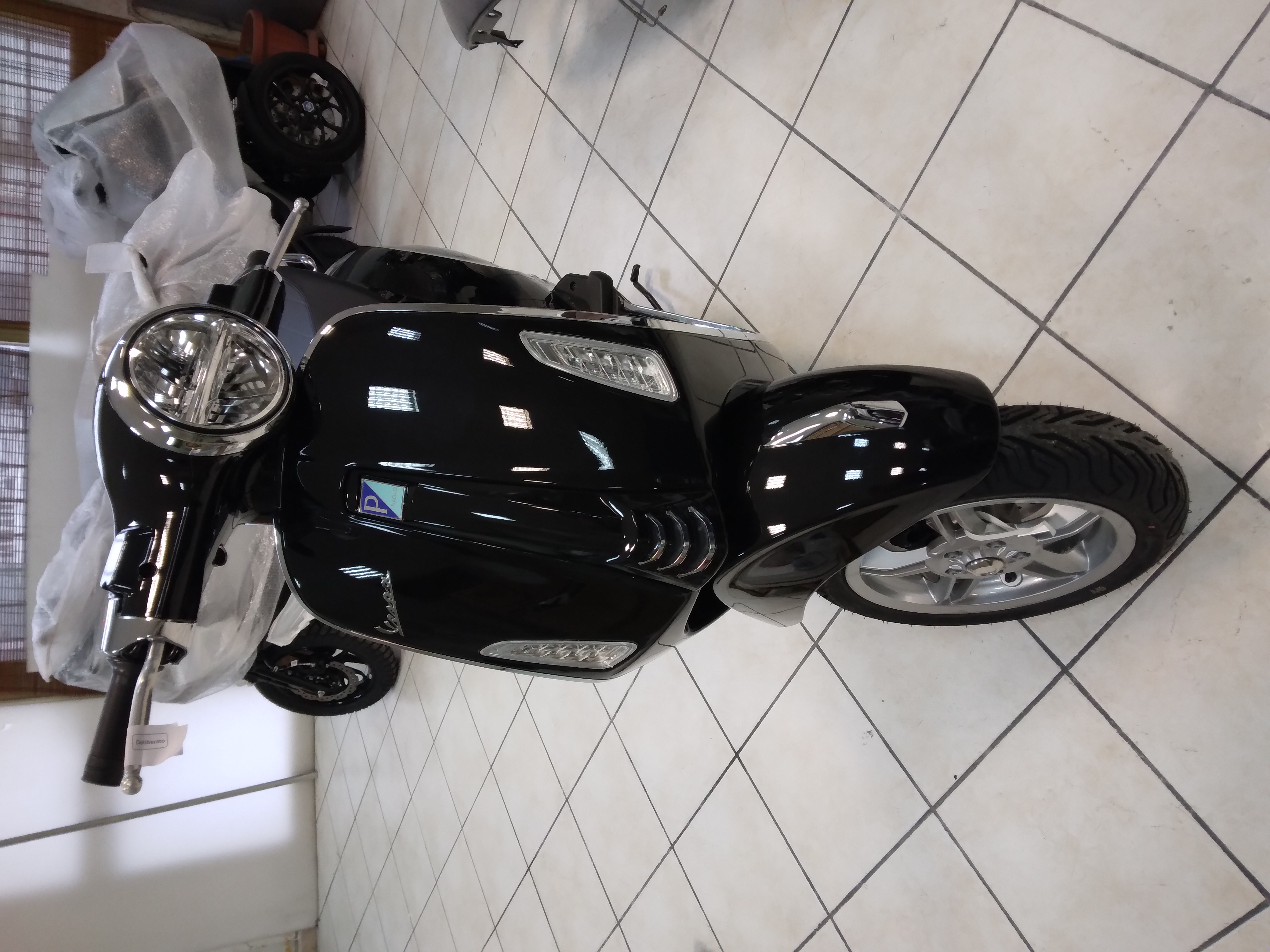 Vespa Primavera 125, nero convinto, 2025, km0