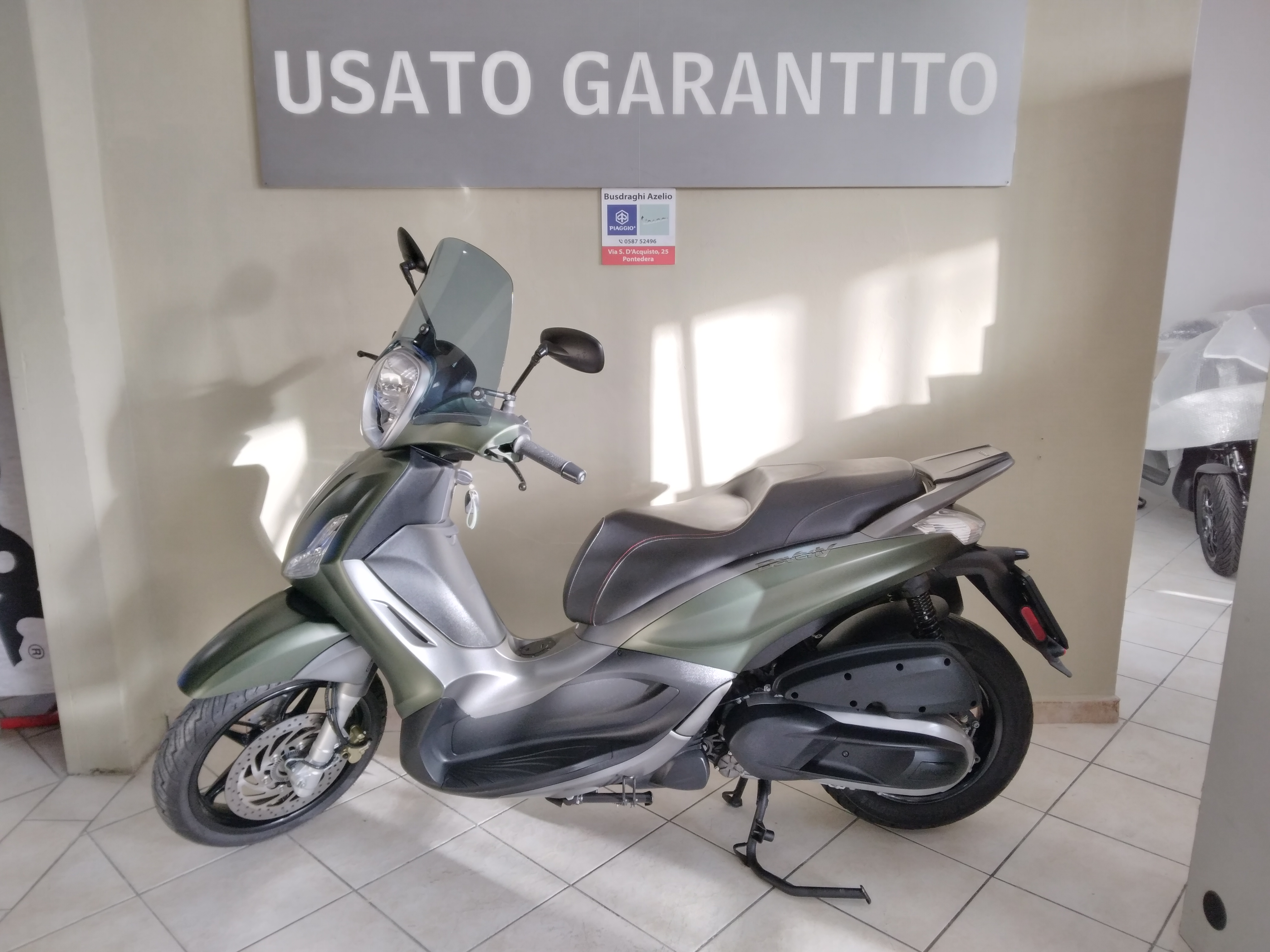 Piaggio Beverly 350 ABS, verde army, 2021