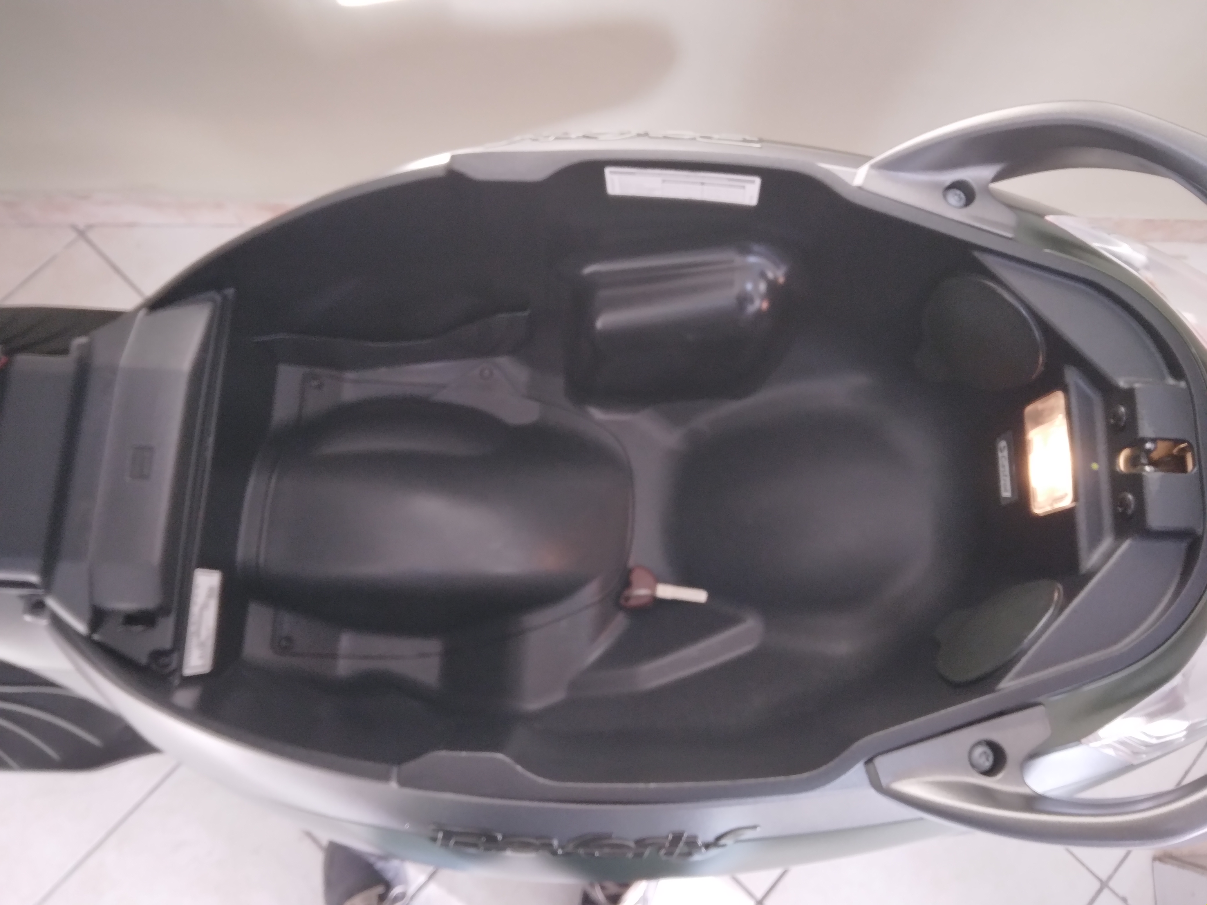 Piaggio Beverly 350 ABS, verde army, 2021