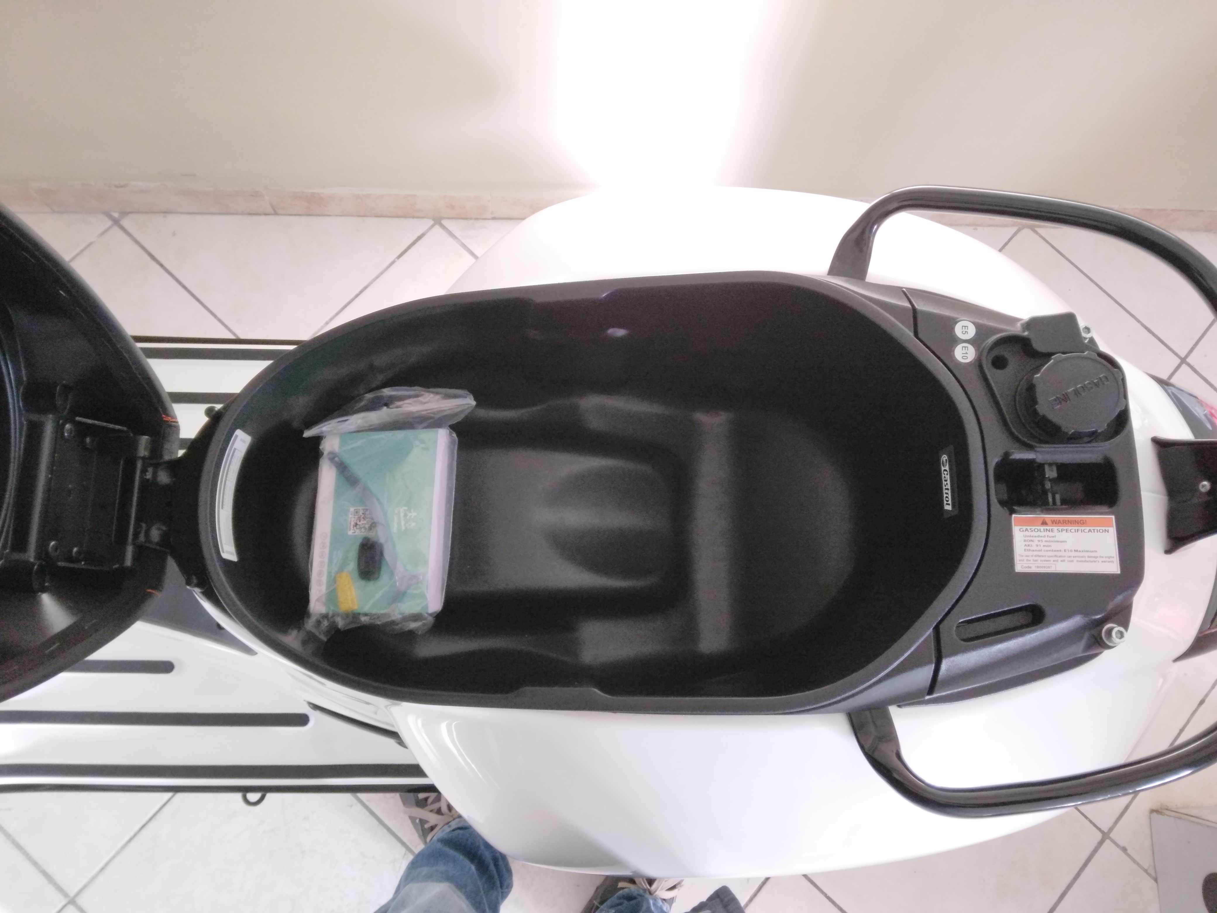 Vespa GTS 300 Super Sport, 2024, bianco innocente