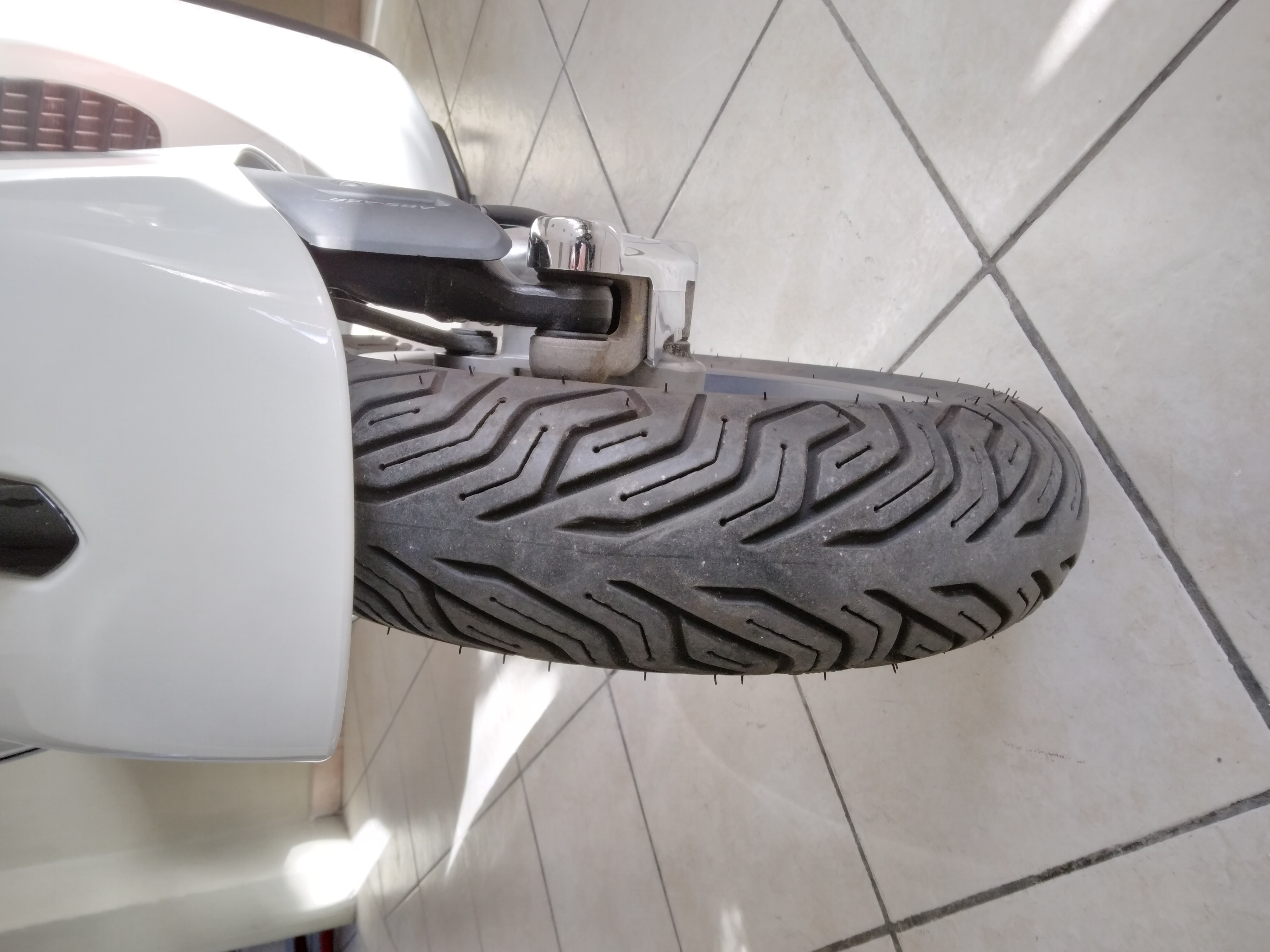 Vespa GTS 300 Super Sport, 2024, bianco innocente