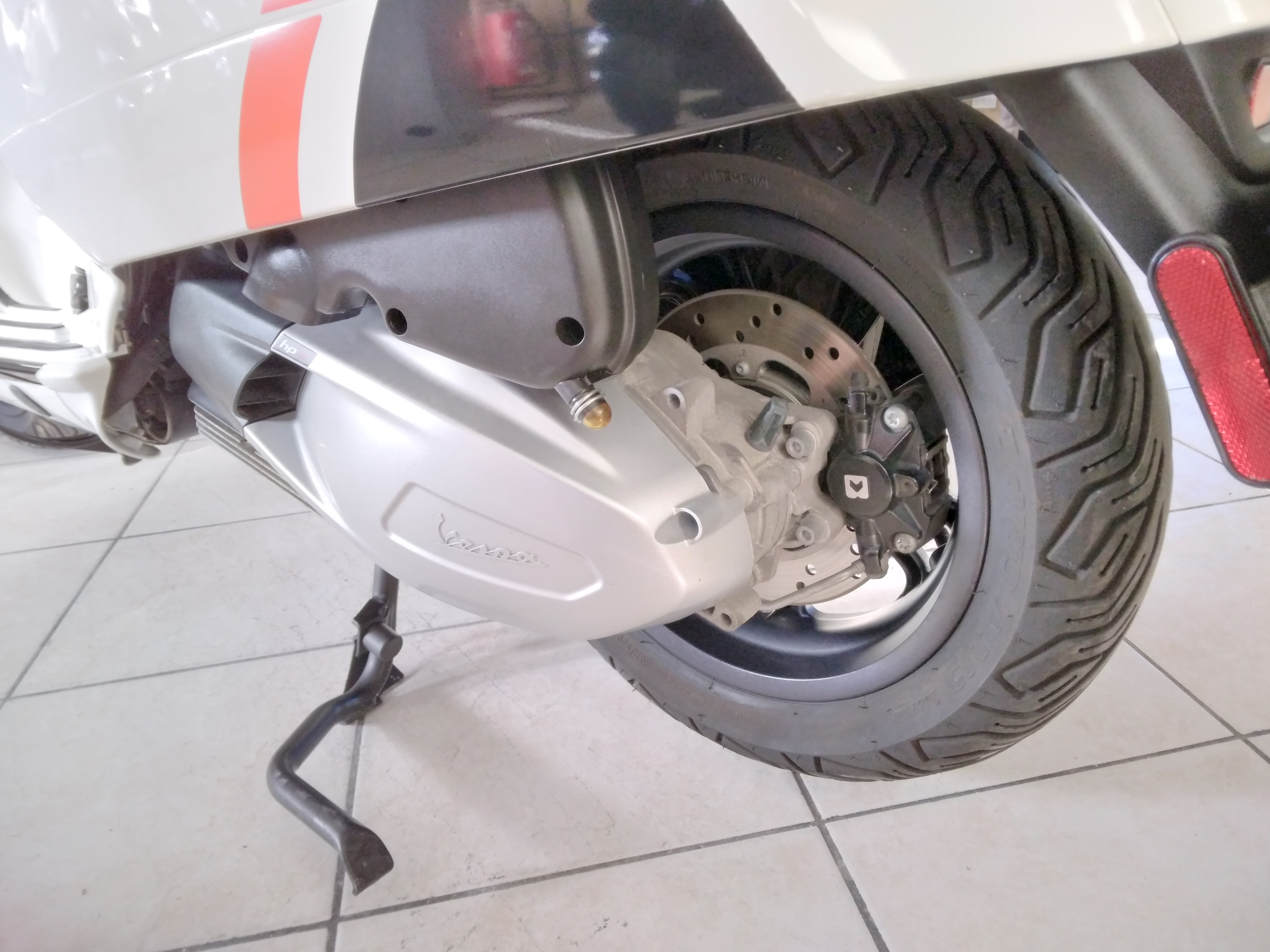 Vespa GTS 300 Super Sport, 2024, bianco innocente