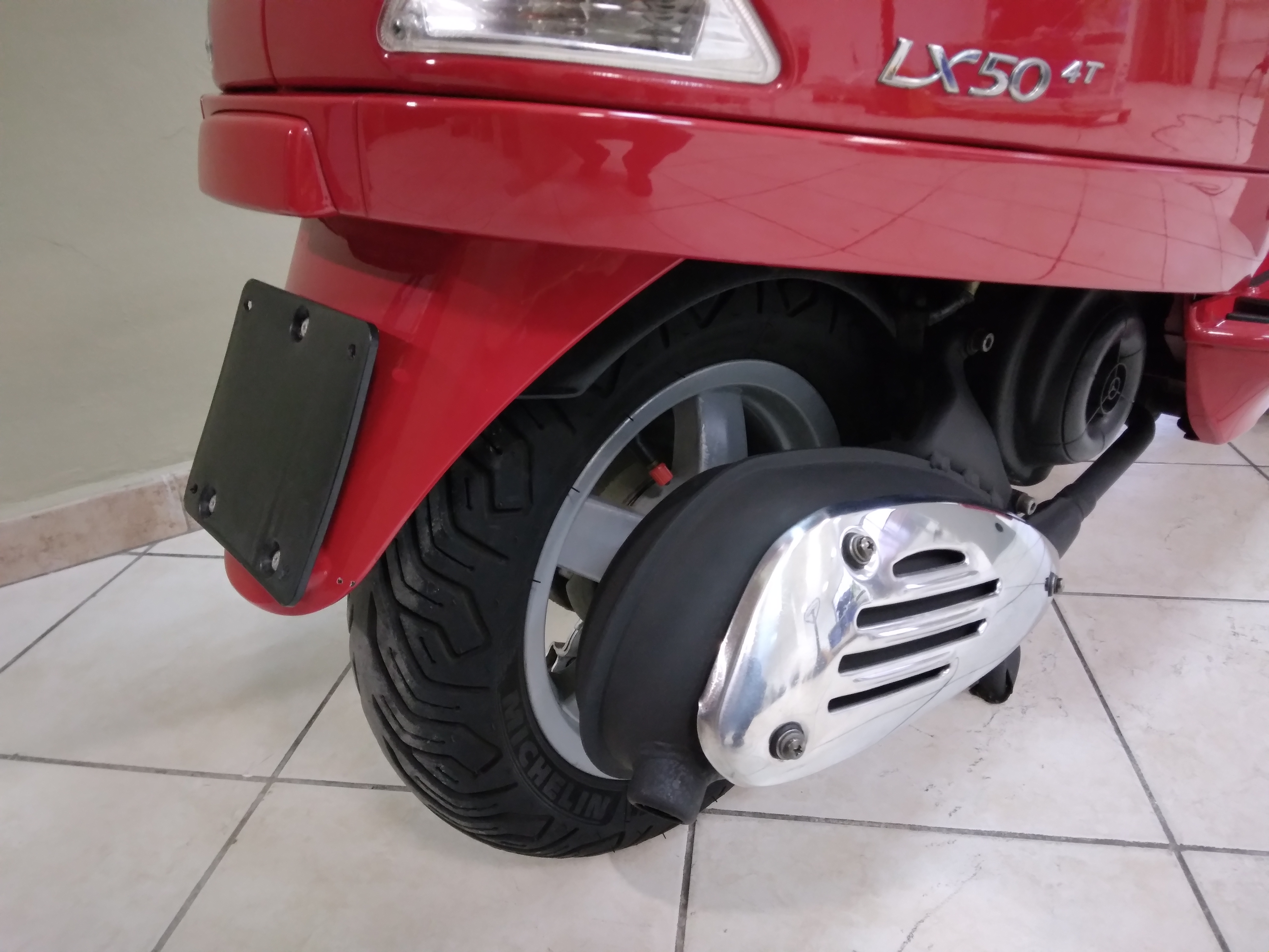 Vespa LX 50 4T, rossa, 2006, 27900km