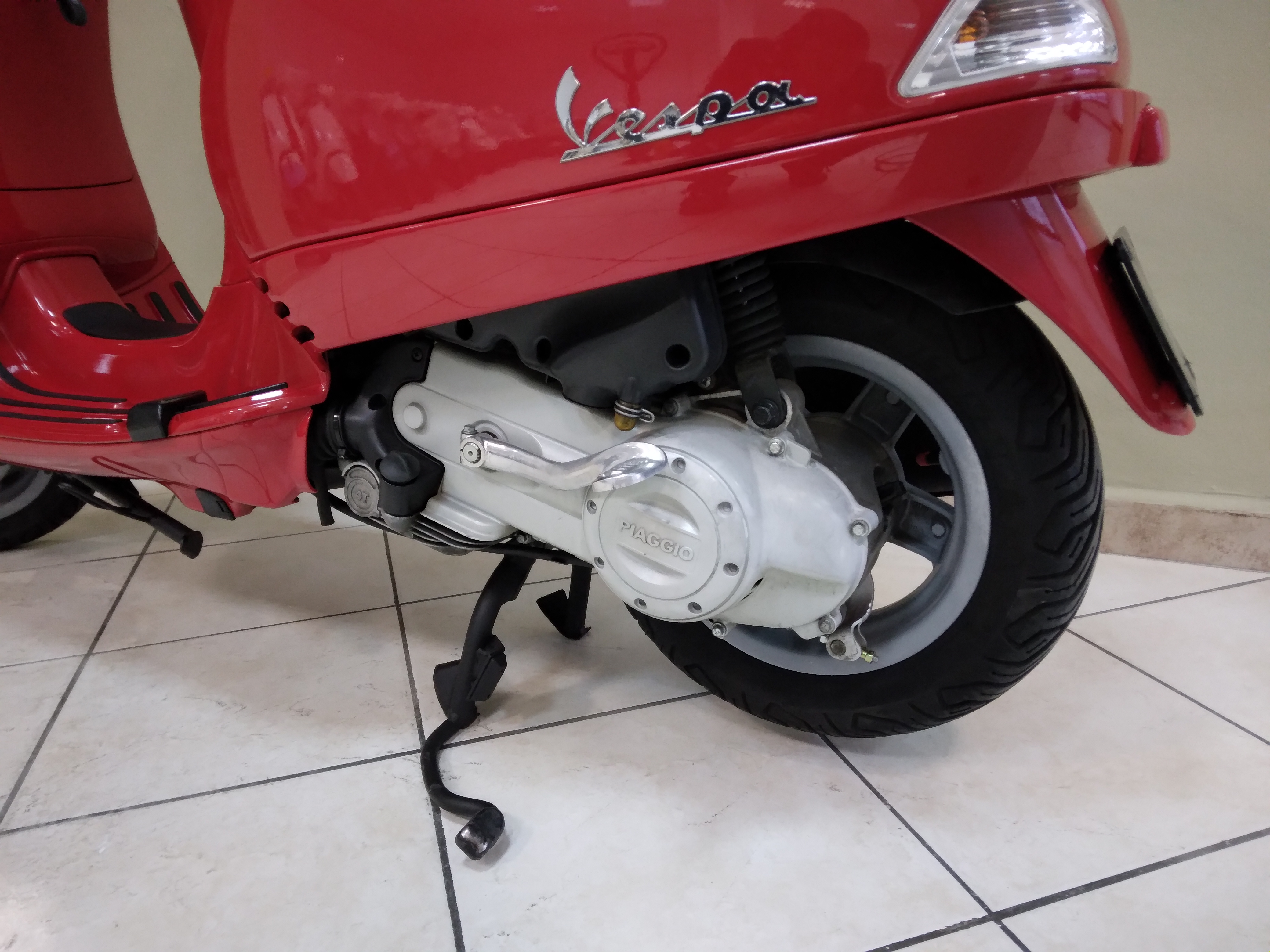 Vespa LX 50 4T, rossa, 2006, 27900km