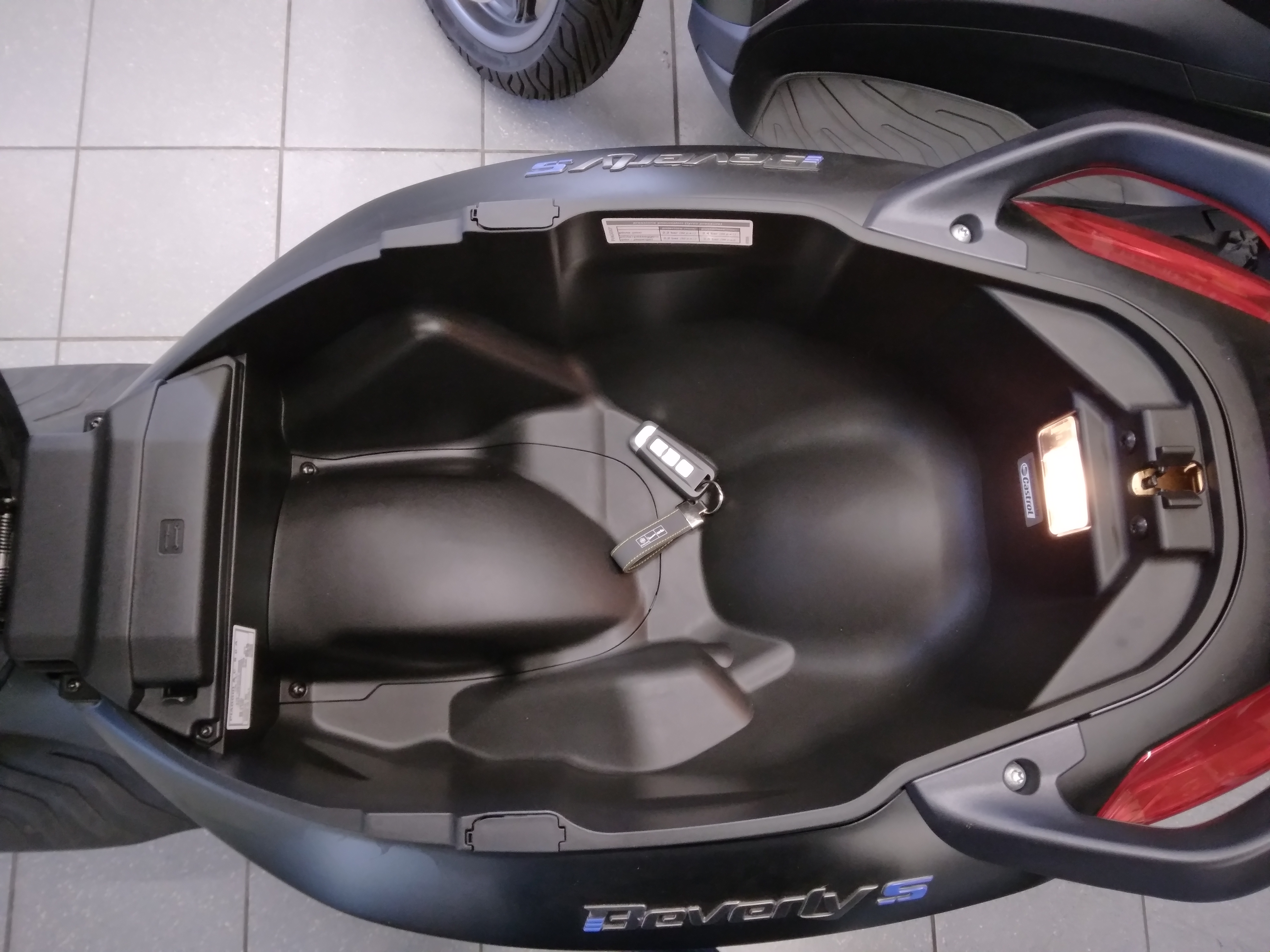 Piaggio Beverly 310 S 2025, nero meteora, 69km