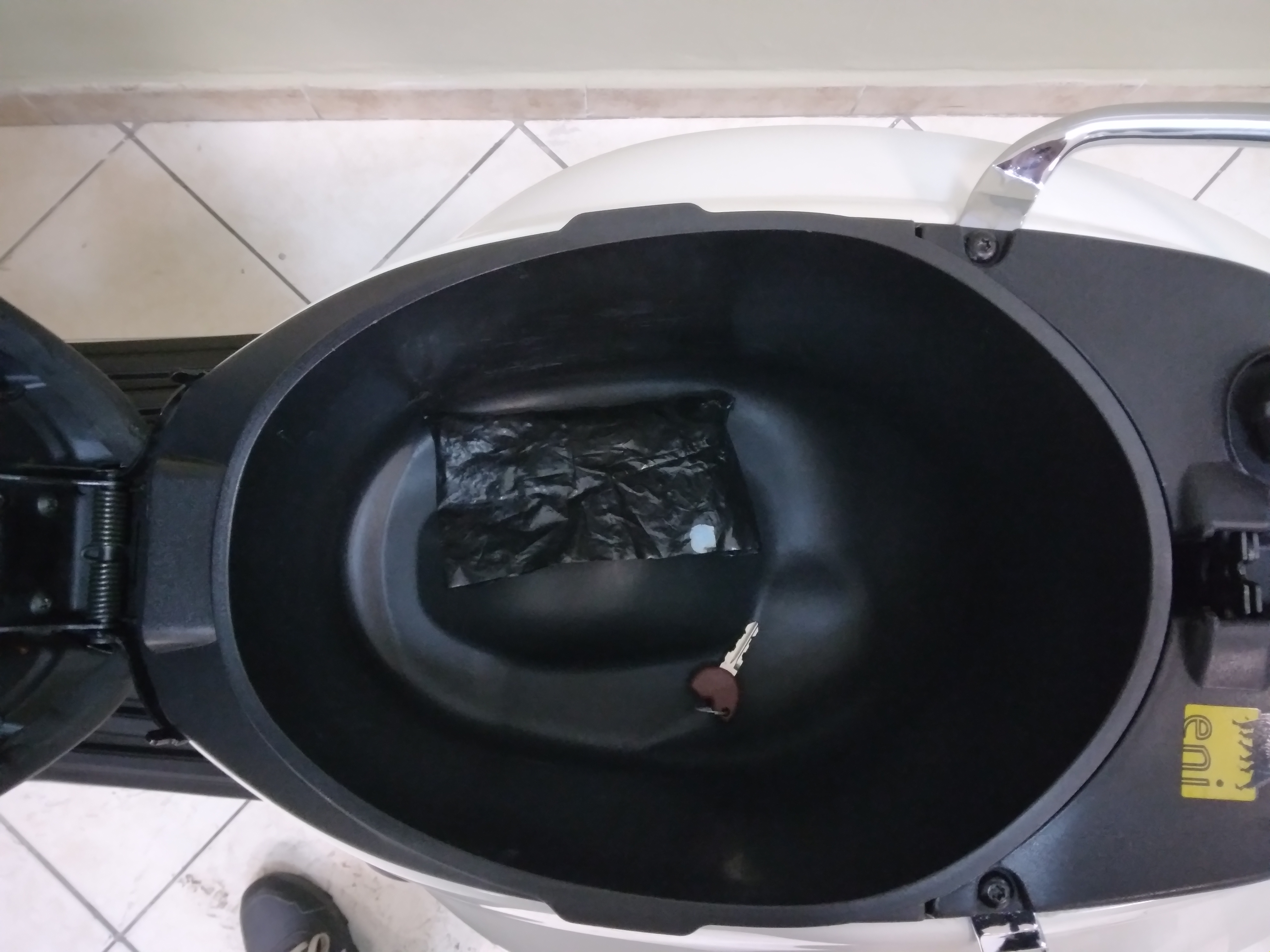 Vespa Primavera 150, 2015, bianca, 30572km