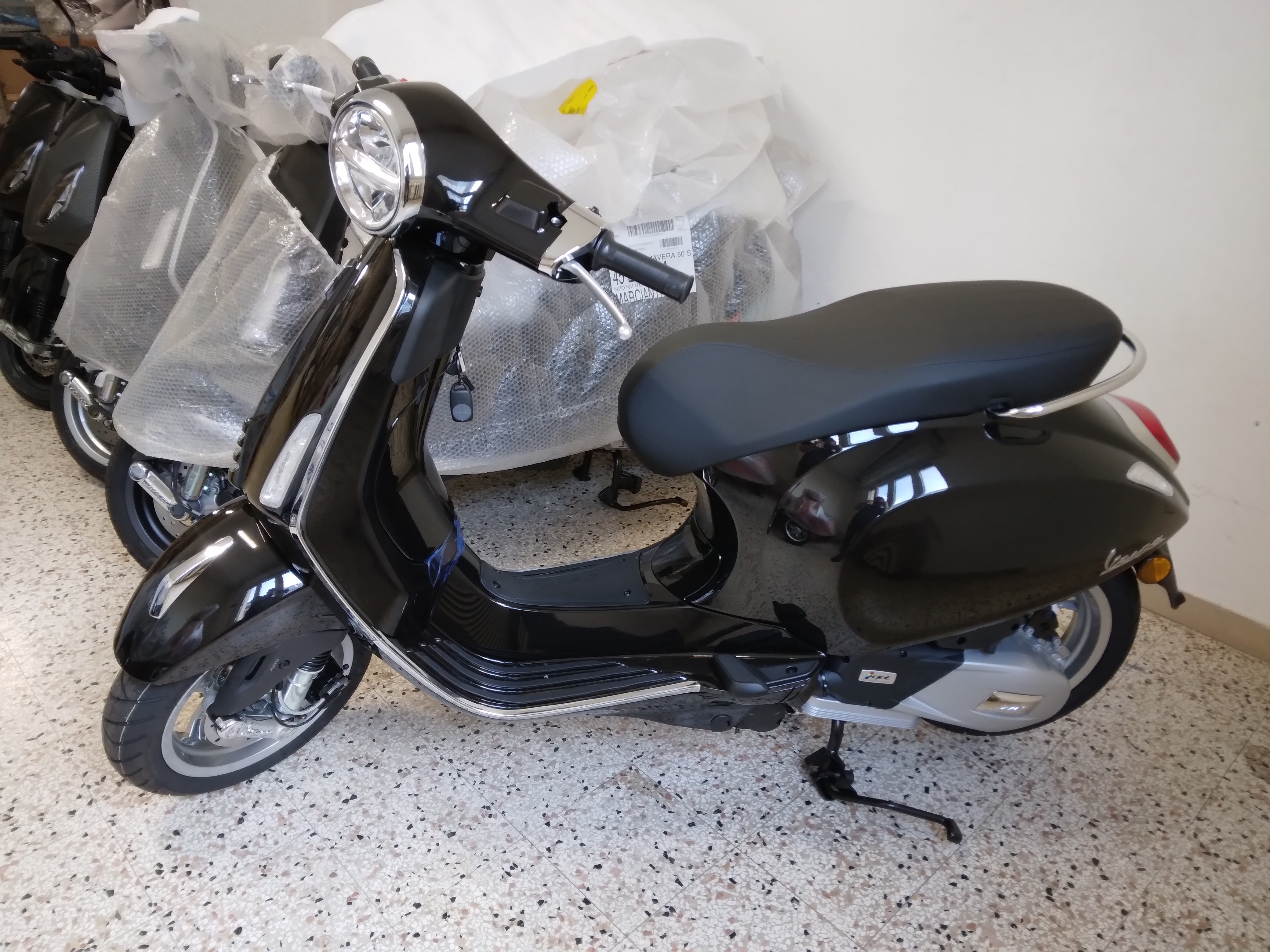 Vespa Primavera 50 2025, km0, nero convinto