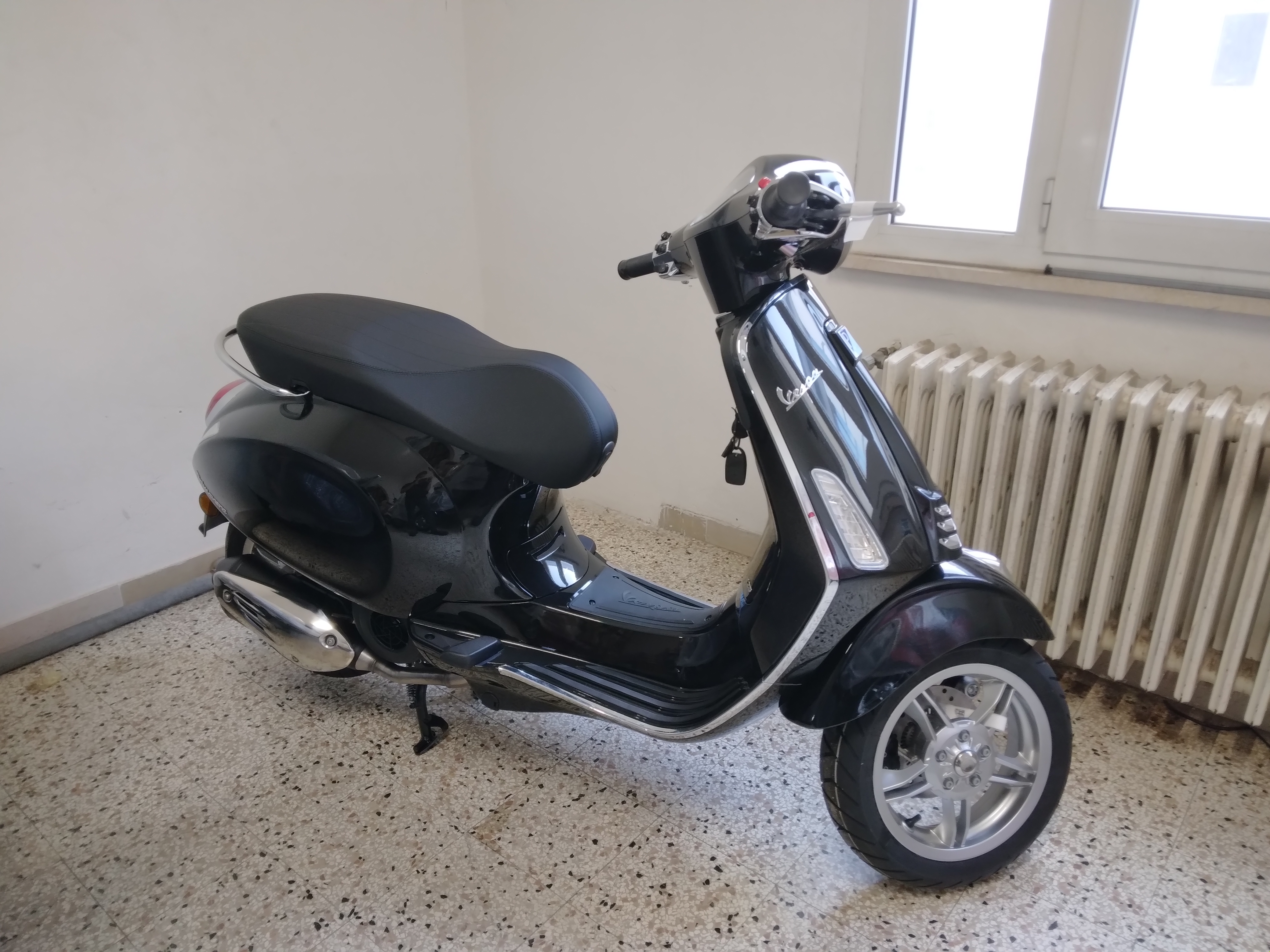 Vespa Primavera 50 2025, km0, nero convinto