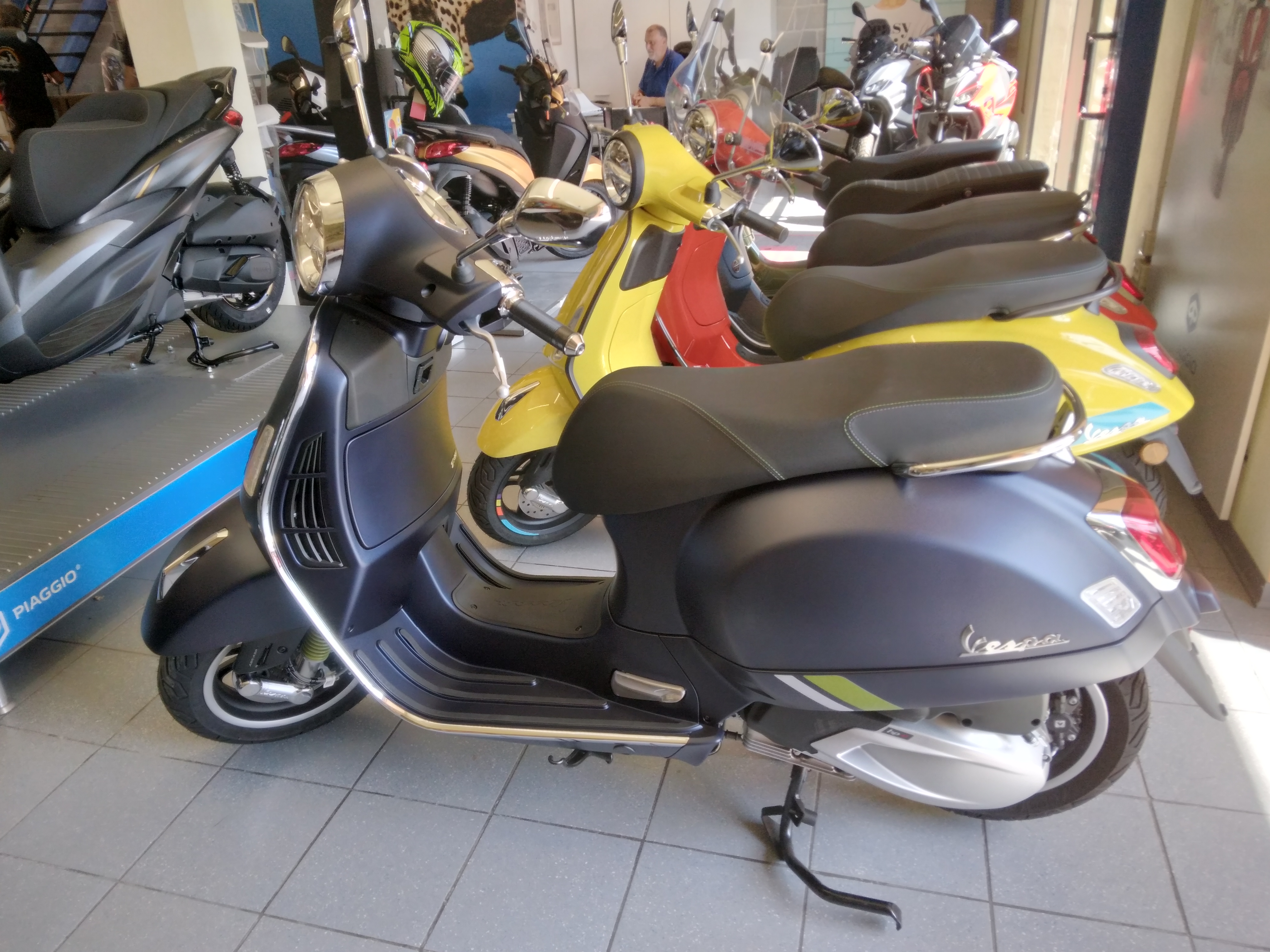 Vespa GTS Supertech 310, aziendale km0 2025