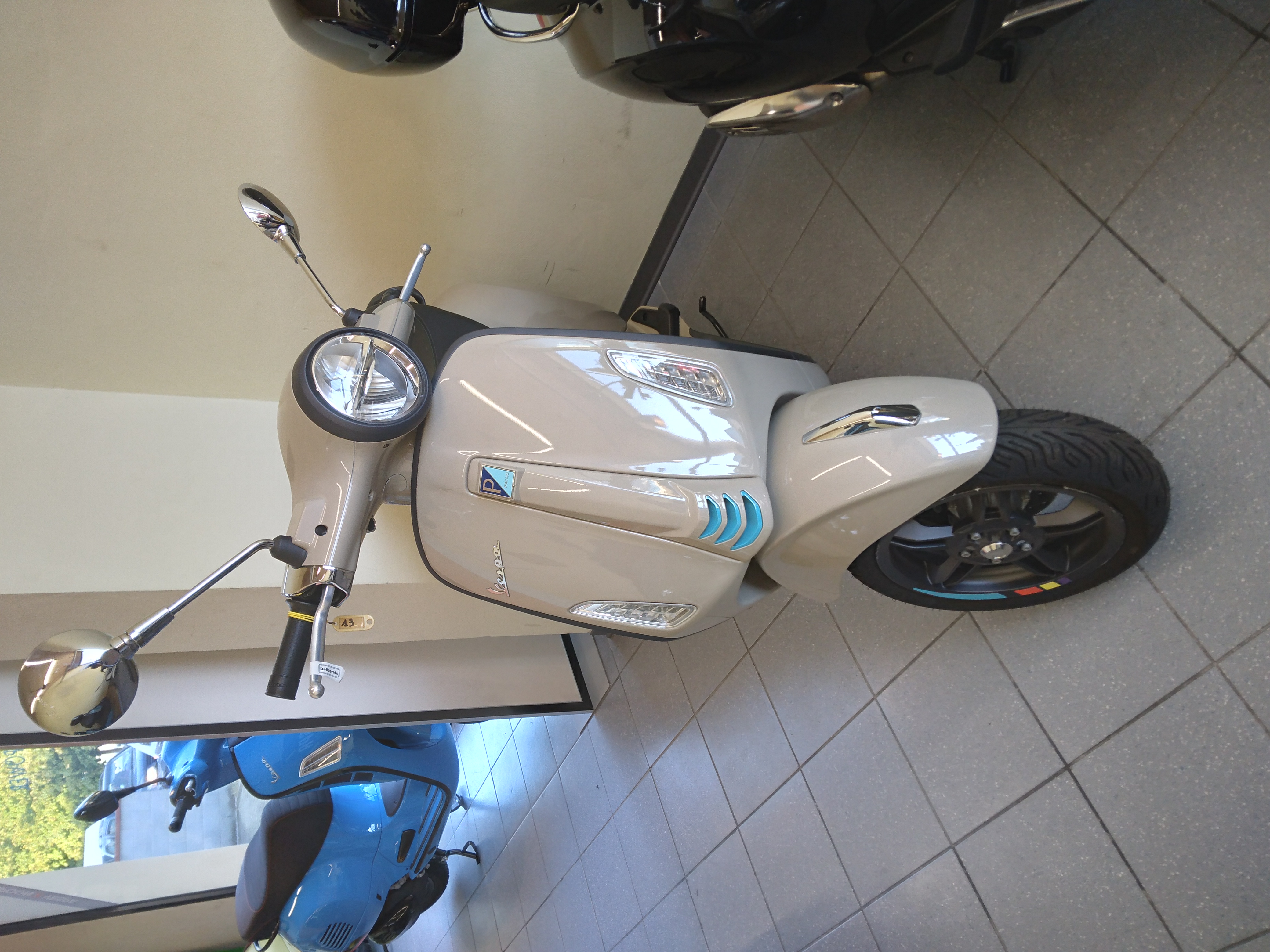 Vespa Primavera 50 S, km0 , beige