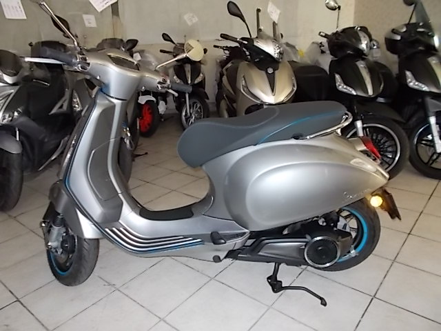 Vespa elettrica 45 km/h