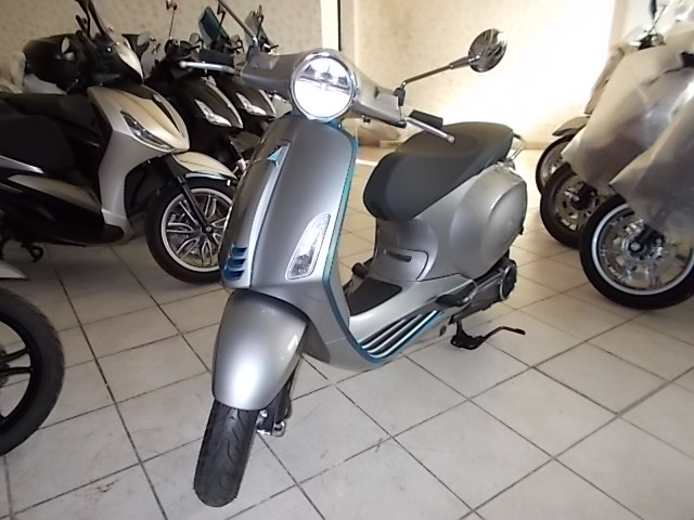 Vespa elettrica 45 km/h