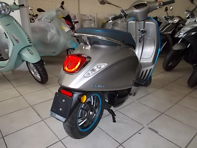 Vespa elettrica 45 km/h