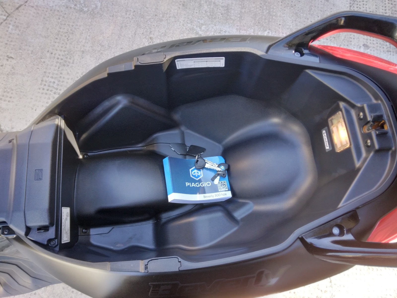 Piaggio Beverly 300, 2024, nero meteora