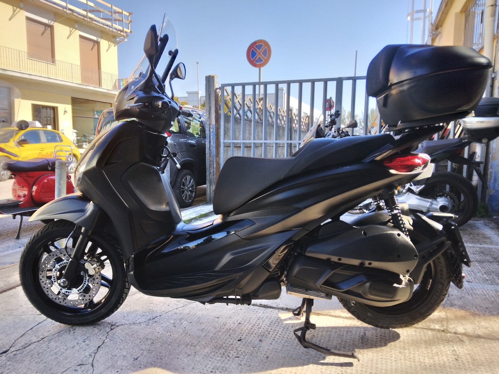 Piaggio Beverly 300, 2024, nero meteora