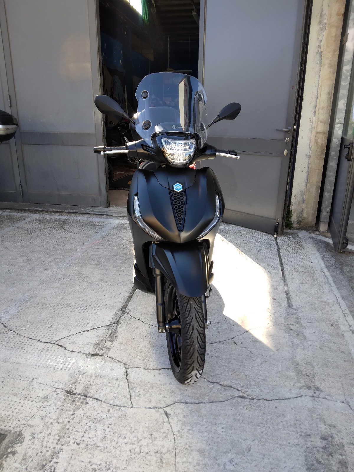 Piaggio Beverly 300, 2024, nero meteora