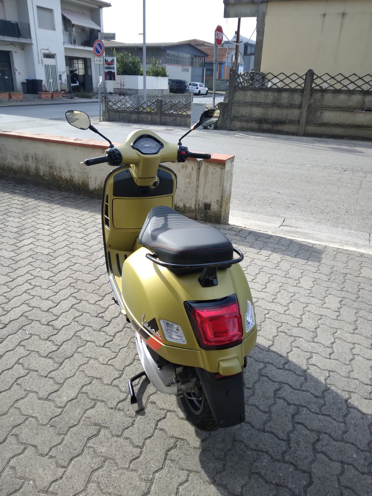 Vespa GTS 310 SuperSport, verde ambizioso, km0